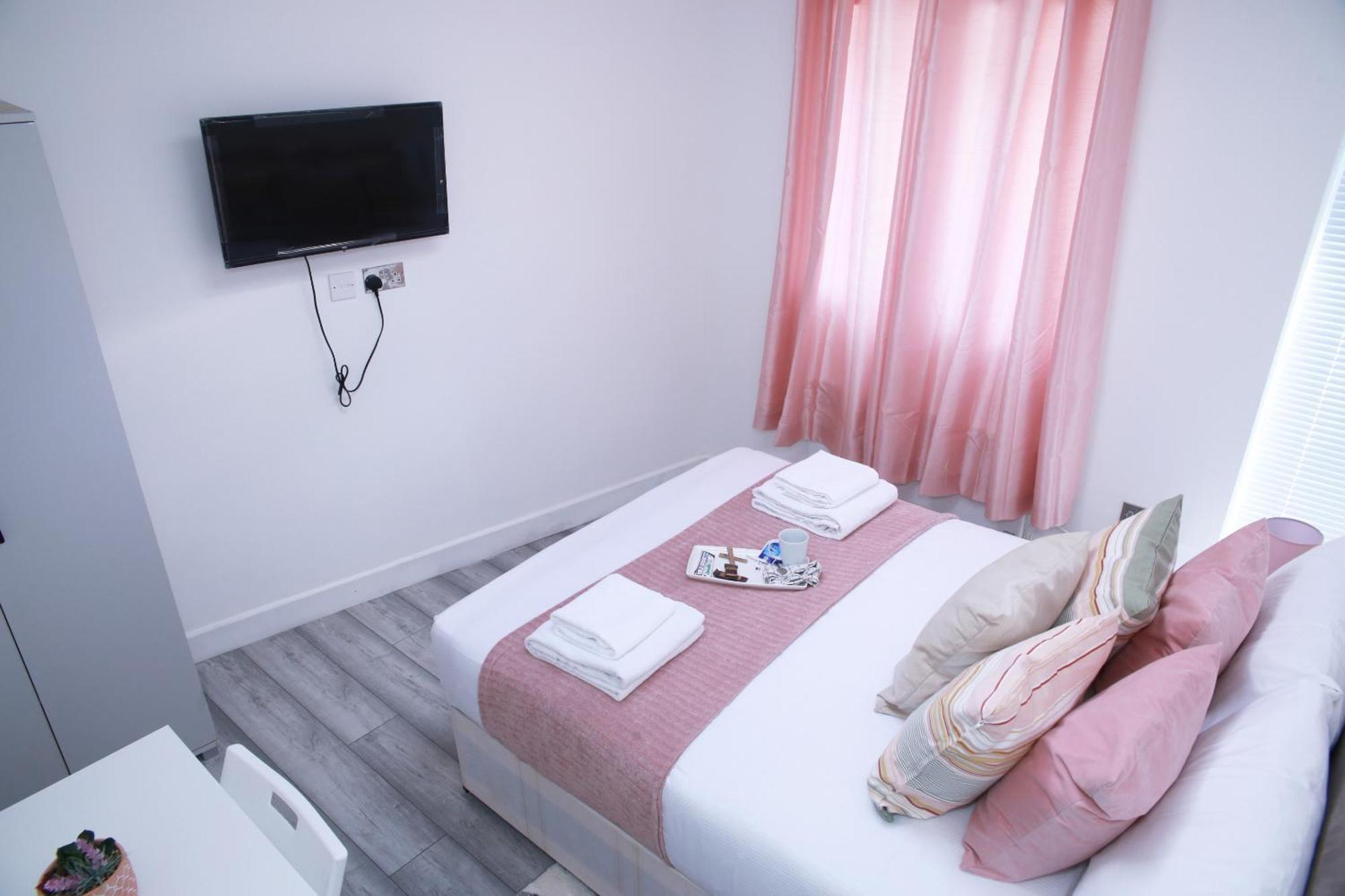 Апартаменты Harrow Luxury Flat With Free Parking. Лондон Экстерьер фото