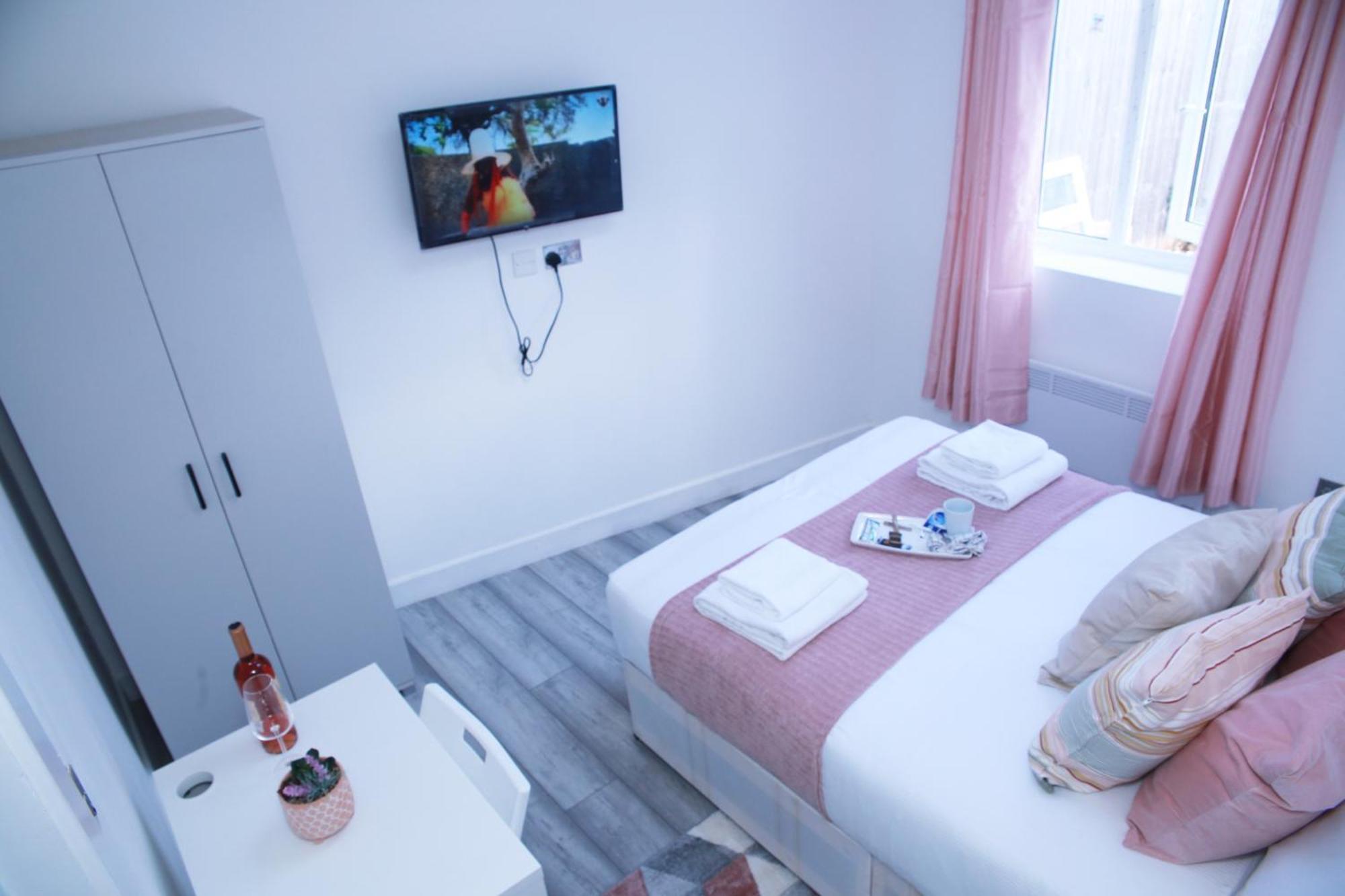 Апартаменты Harrow Luxury Flat With Free Parking. Лондон Экстерьер фото