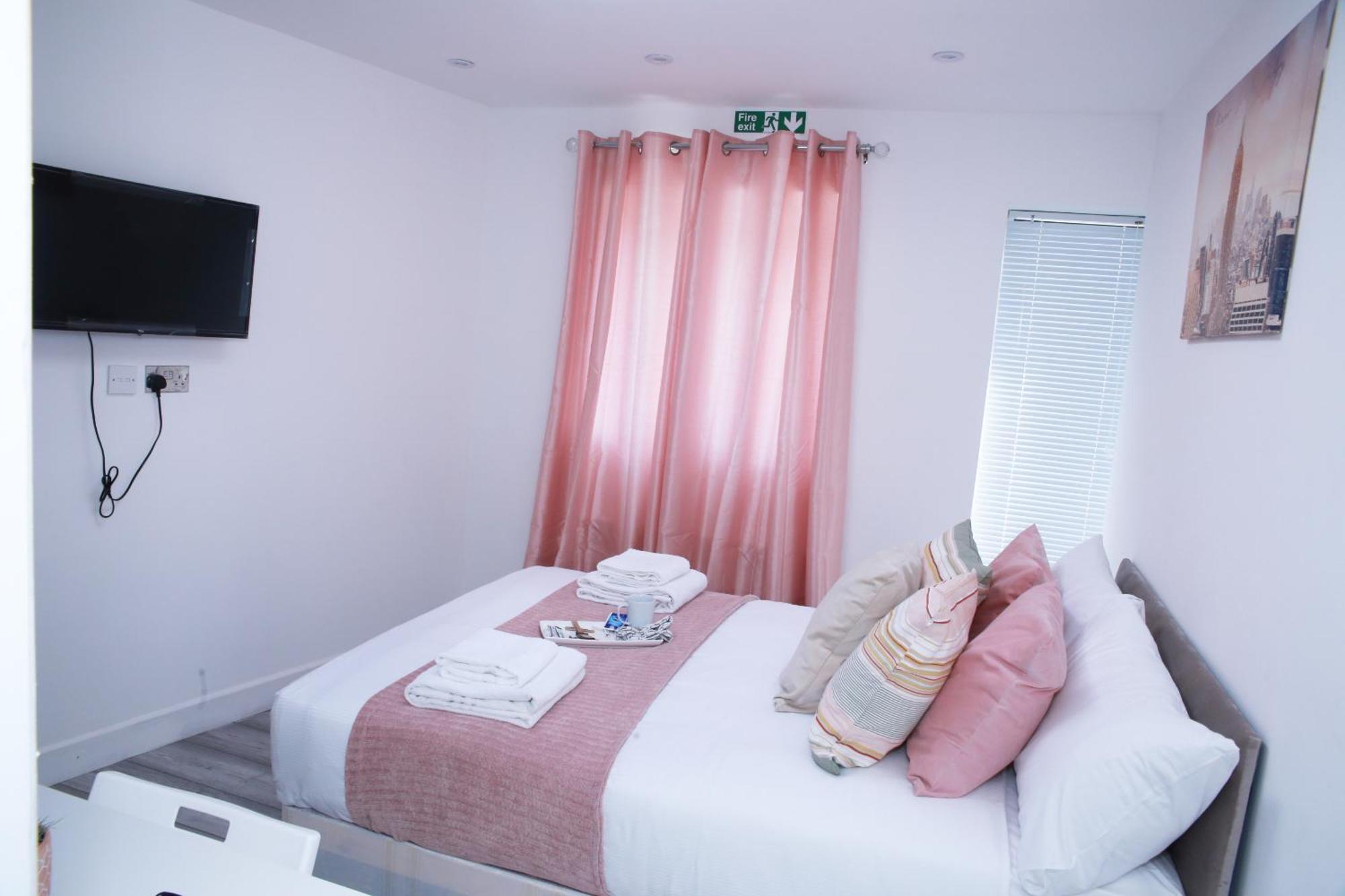 Апартаменты Harrow Luxury Flat With Free Parking. Лондон Экстерьер фото
