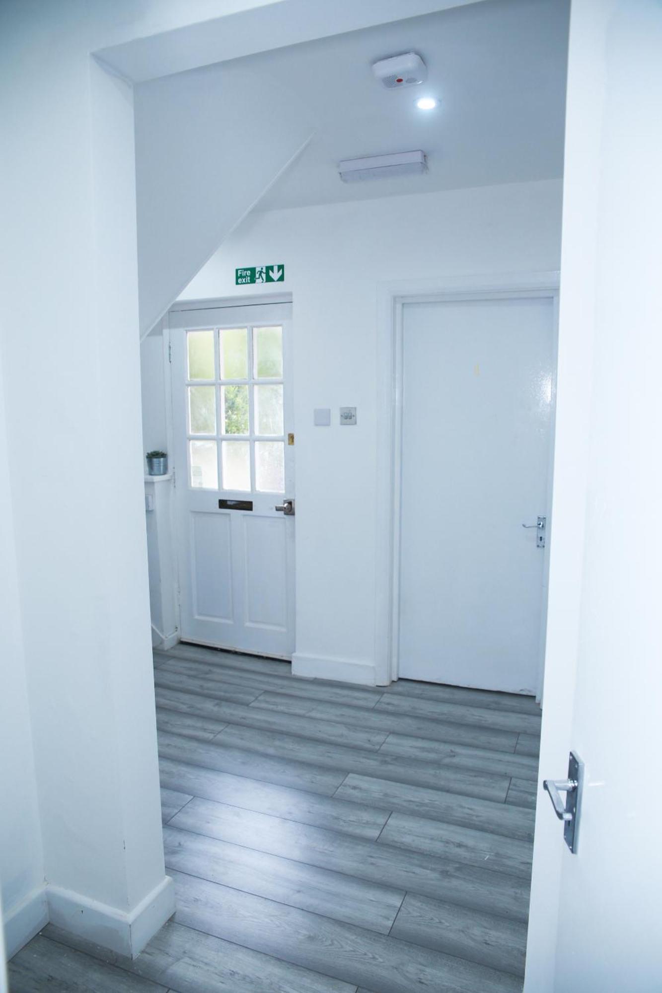 Апартаменты Harrow Luxury Flat With Free Parking. Лондон Экстерьер фото
